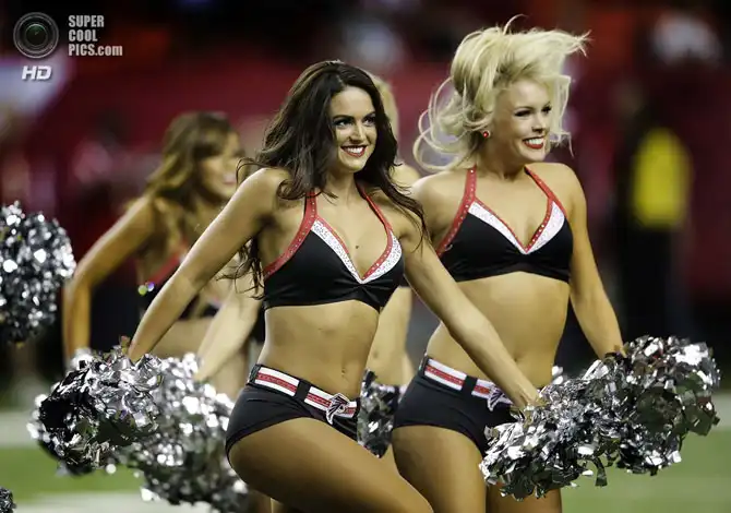 Чирлидерши на предсезонных играх