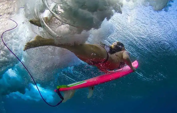 Потрясающие фото серфингисток