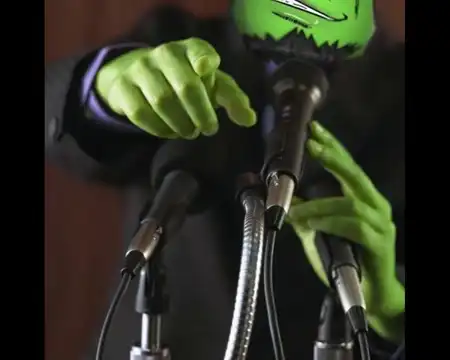 Жесткий разговор с коллектором по телефону