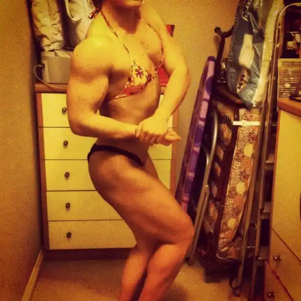 Девушка, с которой не каждый осмелится познакомиться (2)