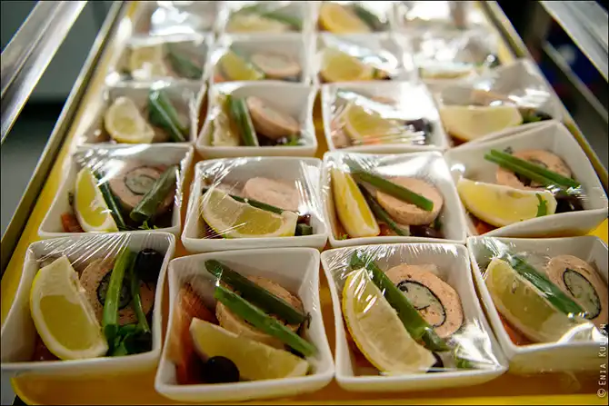 Как готовят самолетную еду