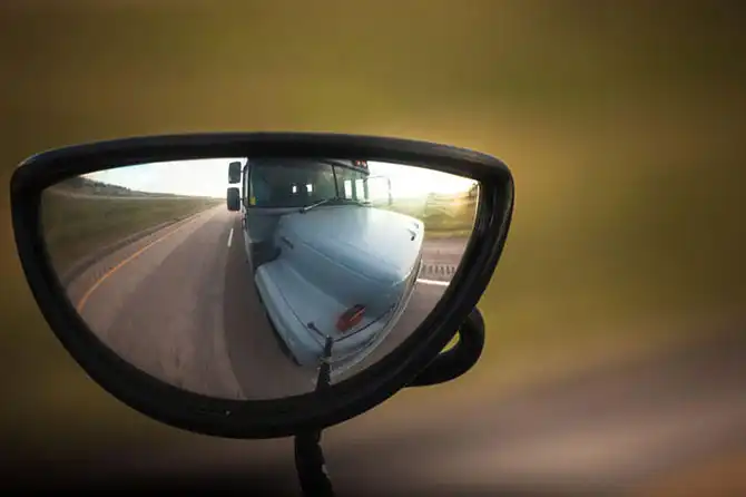 Дом на колесах из школьного автобуса