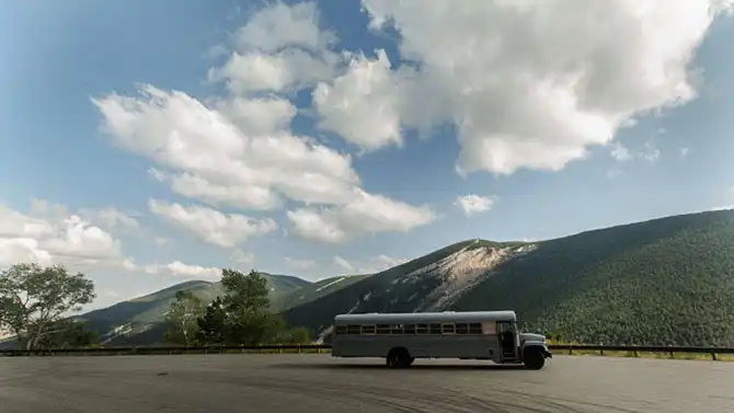 Дом на колесах из школьного автобуса