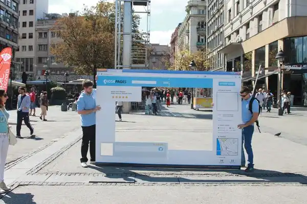 Иду я такой по улице, а навстречу - сайт!