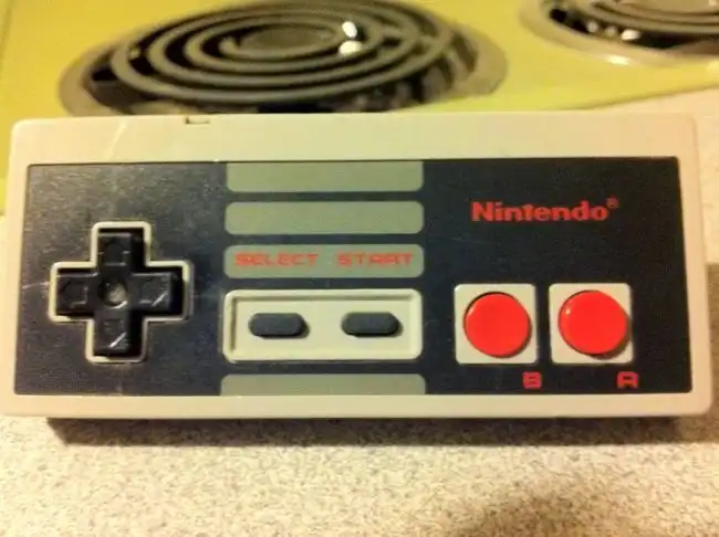 Кофейный столик в виде джойстика от видеоприставки