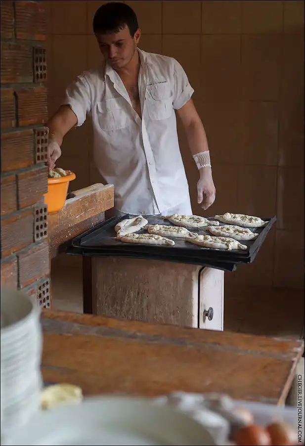 Как делается легендарный хачапури-лодочка