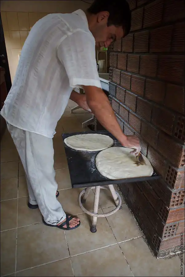 Как делается легендарный хачапури-лодочка