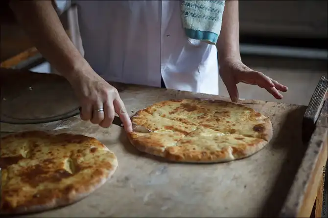 Как делается легендарный хачапури-лодочка