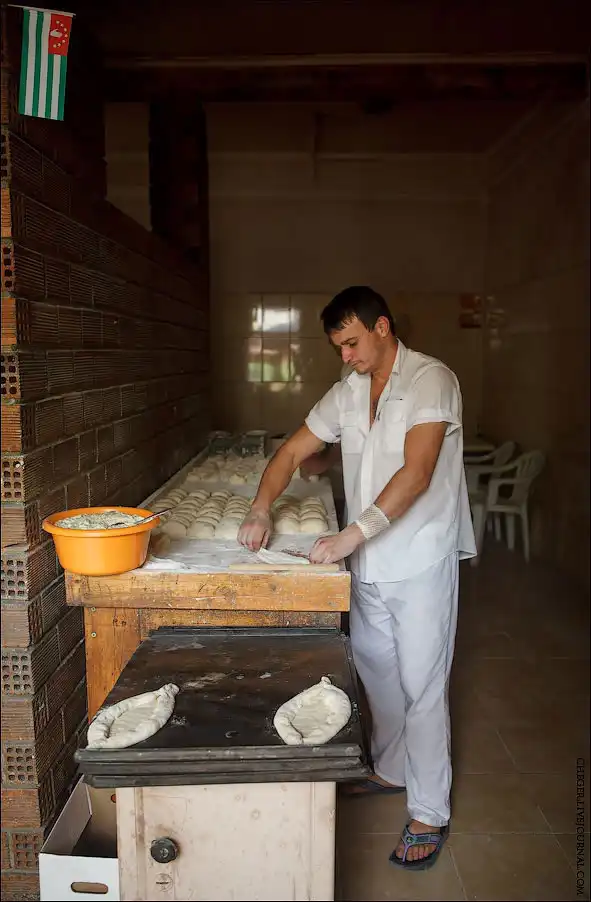 Как делается легендарный хачапури-лодочка