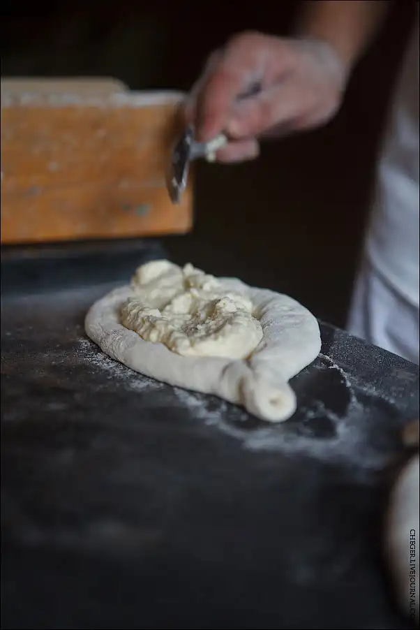 Как делается легендарный хачапури-лодочка