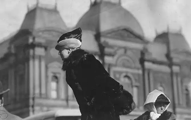 Женщины уходят с кухонь