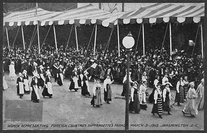 Женщины уходят с кухонь