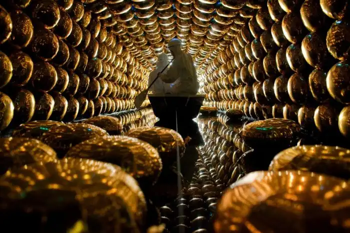 Уникальный детектор нейтринов, расположенный на глубине в 1 километр