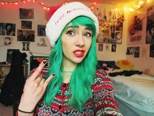 С цветными волосами