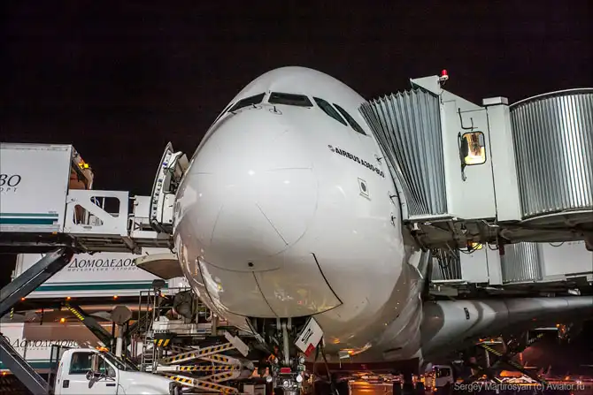 Как обслуживают самый большой пассажирский самолет в Домодедово