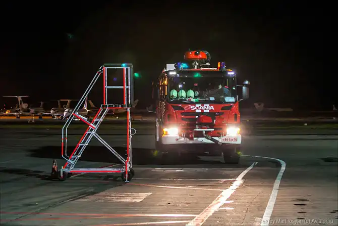 Как обслуживают самый большой пассажирский самолет в Домодедово