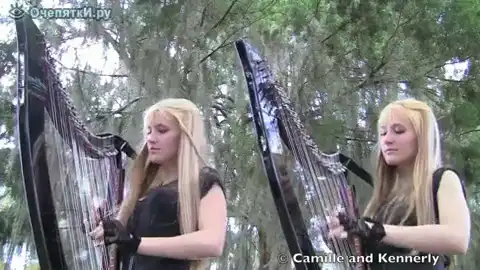 Две девушки и две арфы