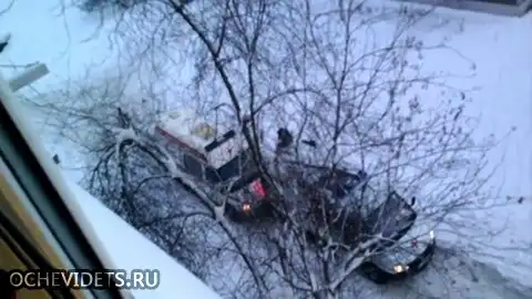 Две машины скорой помощи нашли друг друга.