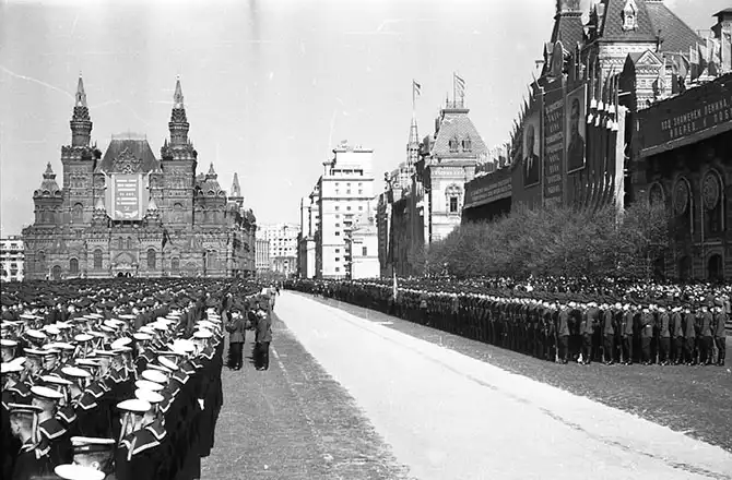 Парад на Красной площади 1 мая 1951 года