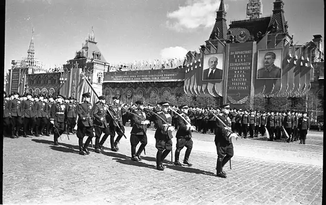 Парад на Красной площади 1 мая 1951 года