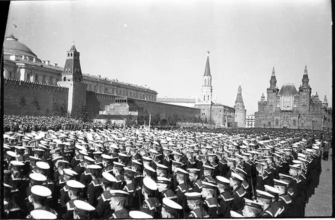 Парад на Красной площади 1 мая 1951 года