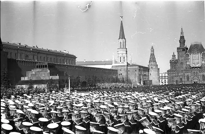 Парад на Красной площади 1 мая 1951 года