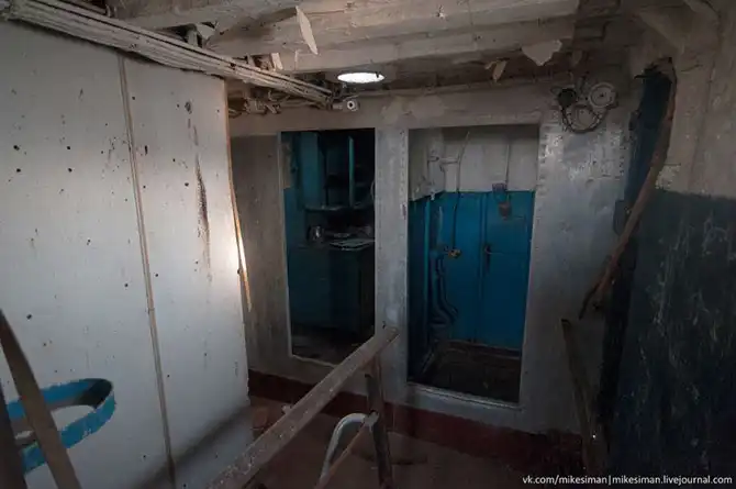 Остатки кладбища кораблей в бухте Труда