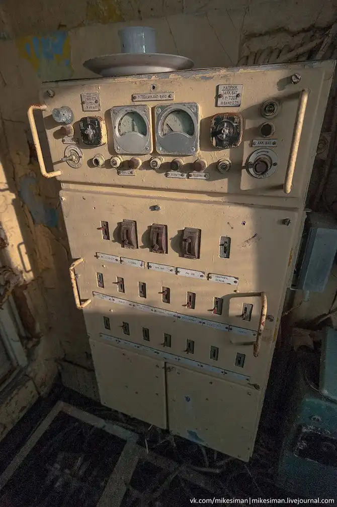 Остатки кладбища кораблей в бухте Труда