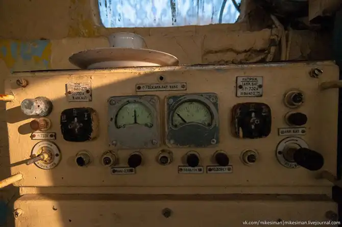 Остатки кладбища кораблей в бухте Труда