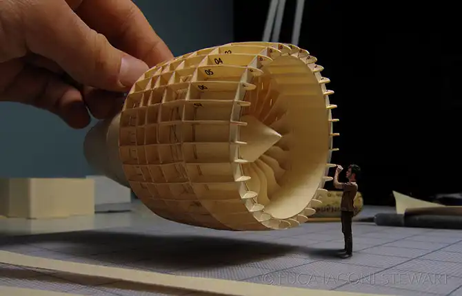 Высший пилотаж в создании бумажных самолетов