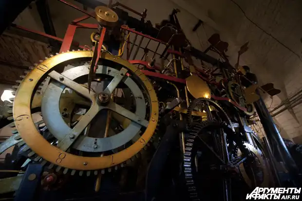 С каким ударом курантов наступает Новый год?