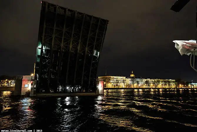 Как устроен Дворцовый мост в Санкт-Петербурге