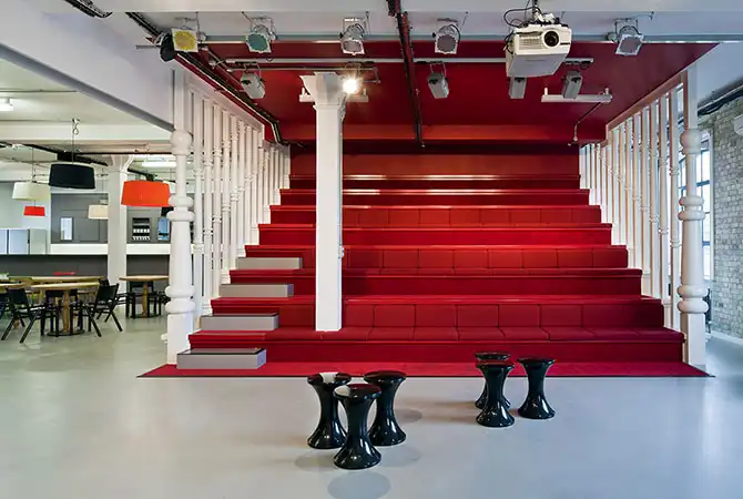 Красочный офис компании Forward в Лондоне