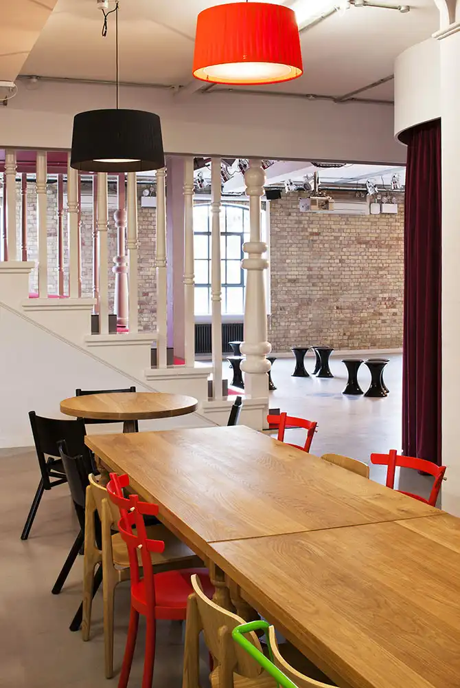 Красочный офис компании Forward в Лондоне