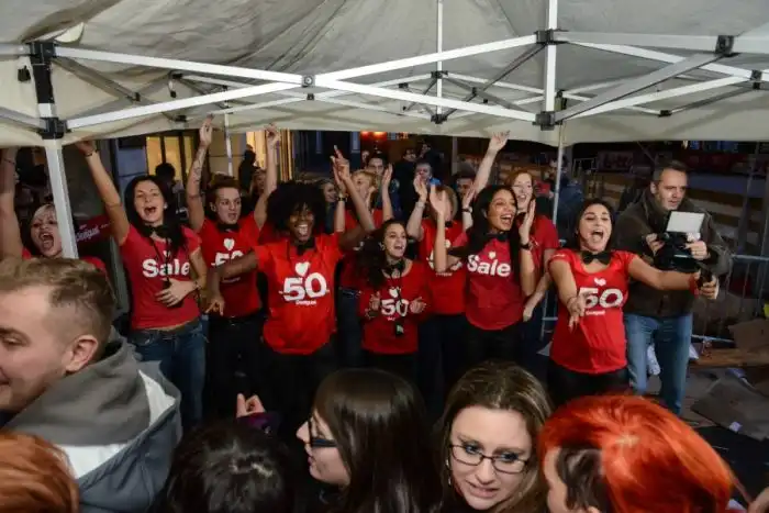 Необычная акция в бельгийском магазине одежды