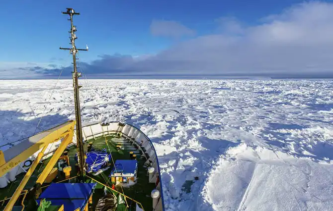 «Академик Шокальский» и спасательная операция в Антарктиде