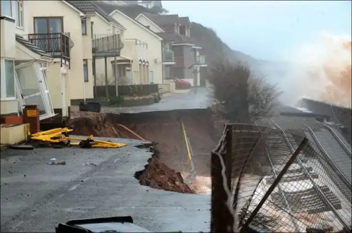 Не желаете домик на берегу моря?