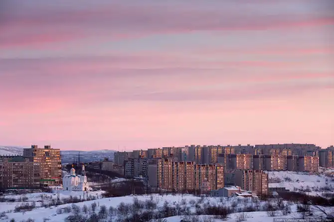 Ночная прогулка по самому крупному промышленному городу Заполярья