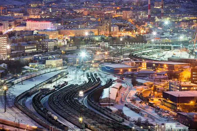 Ночная прогулка по самому крупному промышленному городу Заполярья