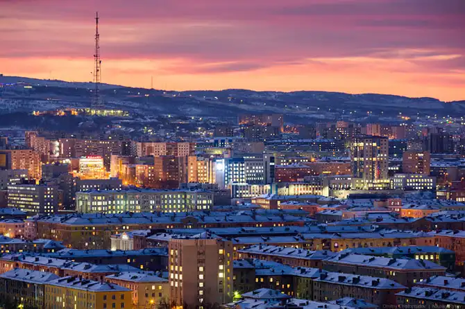 Ночная прогулка по самому крупному промышленному городу Заполярья