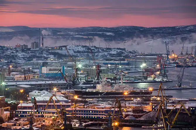 Ночная прогулка по самому крупному промышленному городу Заполярья