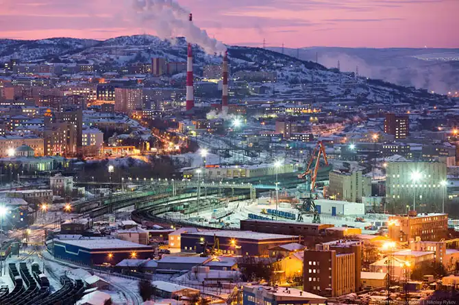 Ночная прогулка по самому крупному промышленному городу Заполярья