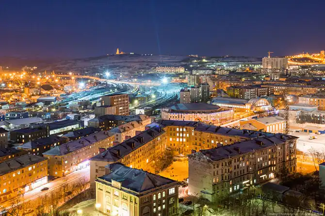 Ночная прогулка по самому крупному промышленному городу Заполярья