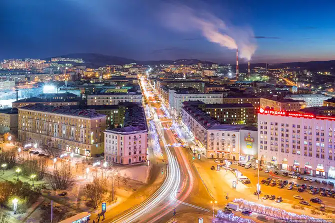 Ночная прогулка по самому крупному промышленному городу Заполярья