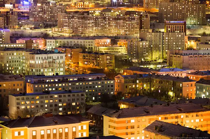Ночная прогулка по самому крупному промышленному городу Заполярья