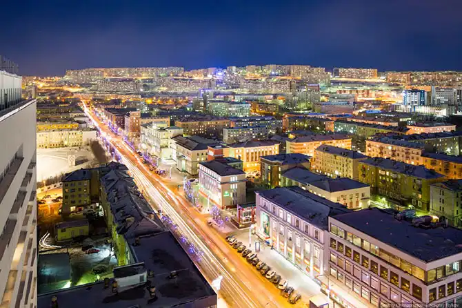 Ночная прогулка по самому крупному промышленному городу Заполярья