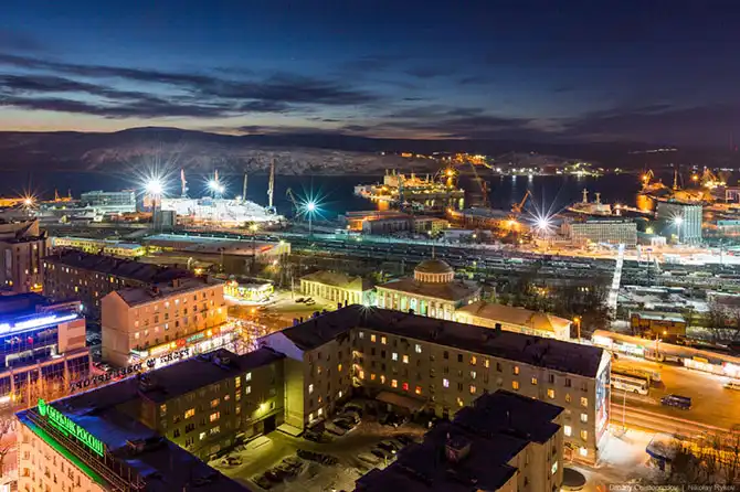 Ночная прогулка по самому крупному промышленному городу Заполярья