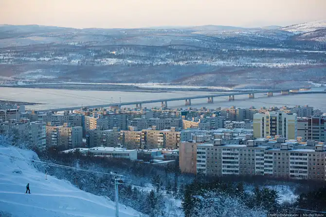 Ночная прогулка по самому крупному промышленному городу Заполярья
