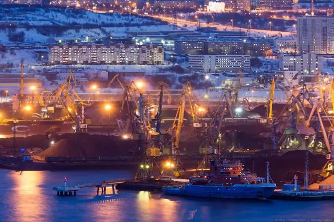 Ночная прогулка по самому крупному промышленному городу Заполярья