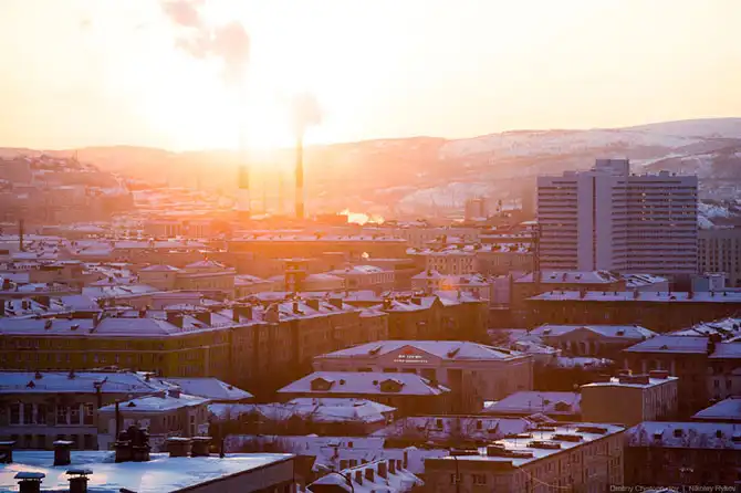Ночная прогулка по самому крупному промышленному городу Заполярья